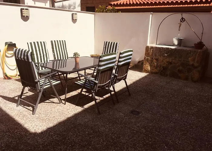 Acogedora Casa Con Patio En El Tiemblo