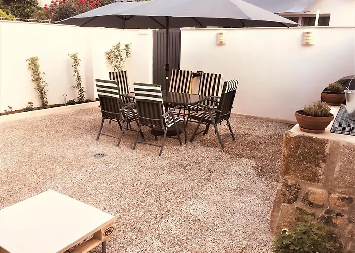 Acogedora Casa Con Patio En El Tiemblo