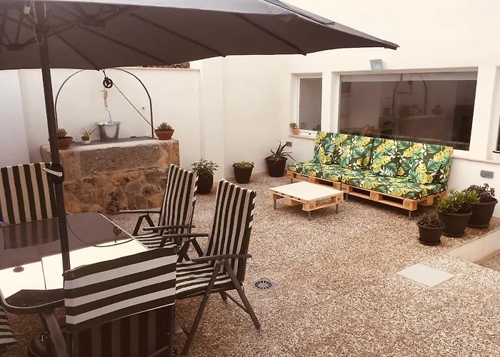 Acogedora Casa Con Patio En El Tiemblo
